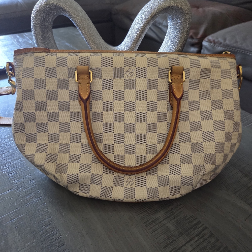 Louis Vuitton Checkered Tote in Cream and Tan - Picture 2 of 4